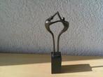 Beeldje - VAN MENS TOT MENS - Verguld brons, Antiek en Kunst
