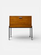 Kast op een standaard - Echtholzfurnier