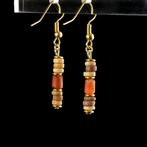 Oude Egypte, late periode Oorbellen met glas- en