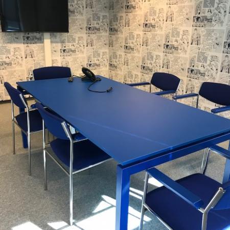 (MDK-105123) Kwadrant blauwe vergadertafel, nieuw, Huis en Inrichting, Bureaus, Nieuw, Ophalen of Verzenden