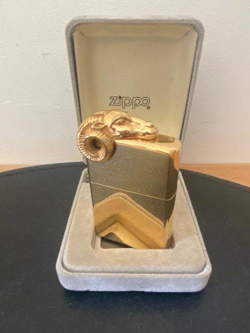 Zippo - Tête de Bélier Relief - doré - Zonder Minimumprijs -, Verzamelen, Rookartikelen, Aanstekers en Luciferdoosjes