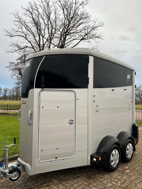 Nieuwstaat Ifor Williams 1,5 paards met vooruitloop!, Dieren en Toebehoren, Paarden en Pony's | Trailers en Aanhangwagens, 1½-paards trailer