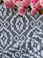 Groot stuk ikat etnische bedrukte stof voor decoratie en