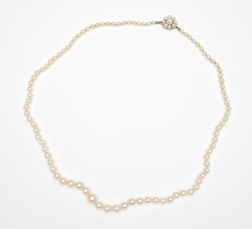 Een parelcollier met bi-color gouden sluiting., Sieraden, Tassen en Uiterlijk, Kettingen, Gebruikt