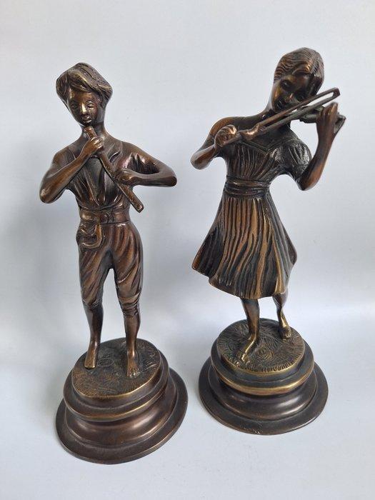 onbekend - Beeld, Jongen en meisje met muziekinstrumenten -, Antiek en Kunst, Curiosa en Brocante