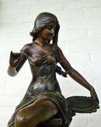 Auguste Moreau (1834-1917) - sculptuur, Groot verbronsd Art, Antiek en Kunst