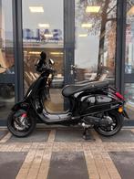 Vespa Sprint IGET E5 black on black | 2023 | brom | 11,000km, Fietsen en Brommers, Overige modellen, Maximaal 45 km/u, Ophalen of Verzenden