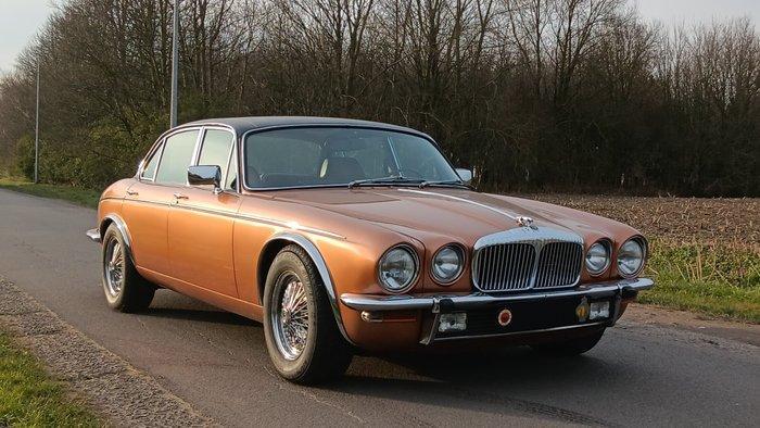 Jaguar - Daimler Double Six - 1977, Auto's, Oldtimers
