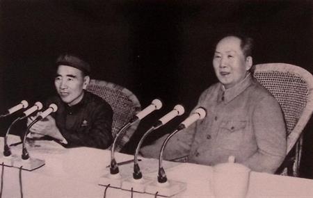 Lin Biao en Mao Zedong spreken toe (lijst optie), Verzamelen, Militaria | Tweede Wereldoorlog, Verzenden