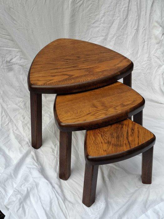 Set bijzettafels (3) - Eik - Brutalist donker eiken, Antiek en Kunst, Kunst | Designobjecten