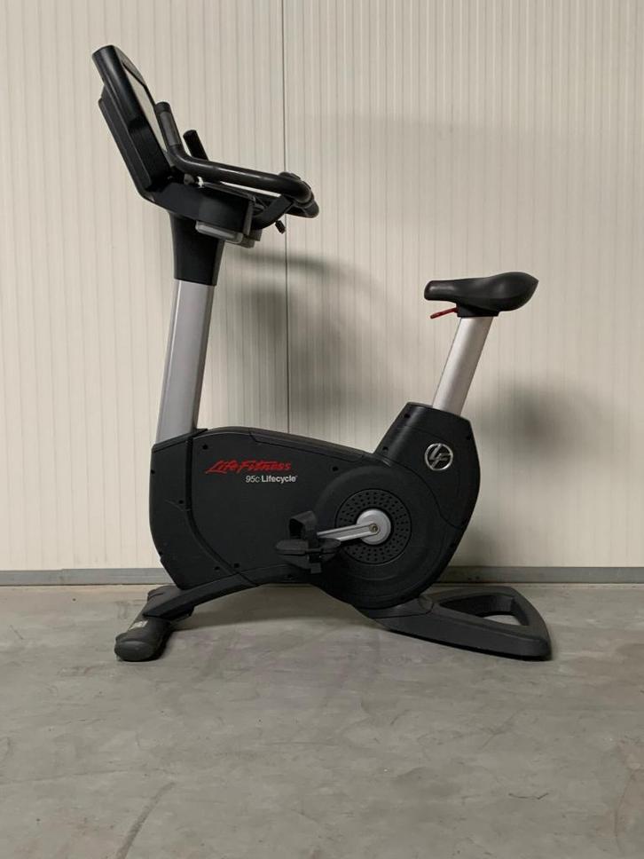 HEAVY DUTY Life fitness 95c Engage Upright Bike Hometrainer, Sport en Fitness, Fitnessapparatuur, Hometrainer, Zo goed als nieuw