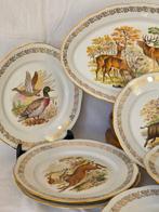 APILCO porcelaine d’art à la couronne - à décor de gibiers à