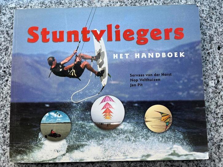 Stuntvliegers - het handboek, Boeken, Sportboeken, Overige sporten, Gelezen, Verzenden