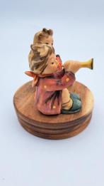Hummel - M.I. Hummel - Beeldje, Boy with Accordian & Little