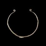 Viking periode Zilver Torque nek- of armring met spiralen