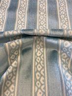 Prachtige jacquard fluweel in aquamarijn / blauw op een