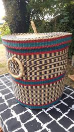 Afrikaanse mand kleur uit Bolgatanga Ghana, Huis en Inrichting, Ophalen of Verzenden, Nieuw, Riet, Mand