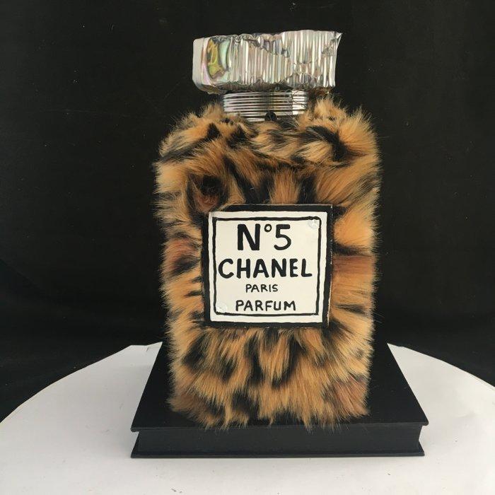 Norman Gekko - SAFARI Chanel N.5 (LIMITED EDITION #1/10), Antiek en Kunst, Kunst | Designobjecten