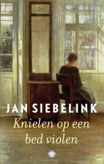 Knielen op een bed violen 9789023464228 Jan Siebelink, Boeken, Verzenden, Gelezen, Jan Siebelink