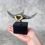 sculptuur, NO RESERVE PRICE - Sculpture Manta Ray on a Base