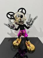 Van Apple - World Peace - Mickey Pink