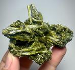 epidote Kristalen - Hoogte: 54 mm - Breedte: 30 mm- 79 g -, Verzamelen, Mineralen en Fossielen