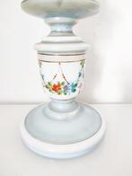 Alma Brenner - Petroleumlamp - Verre opalin avec fleurs