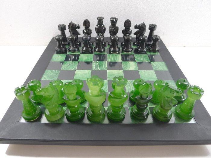 Jeu déchecs en verre jade et onyx noir avec échiquier cases, Antiek en Kunst, Curiosa en Brocante