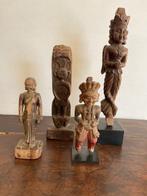 Vier beeldjes - Hout - India - 18e en 19e eeuw