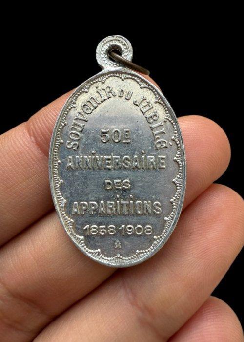 Esoterisch en geheimzinnig gotische medaille van wit metaal,, Antiek en Kunst, Curiosa en Brocante