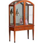 Unieke satijnhouten vitrine met halfronde glazen bovenkant c, Antiek en Kunst, Ophalen of Verzenden