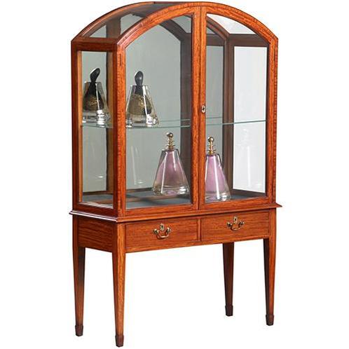 Unieke satijnhouten vitrine met halfronde glazen bovenkant c, Antiek en Kunst, Antiek | Meubels | Tafels, Ophalen of Verzenden