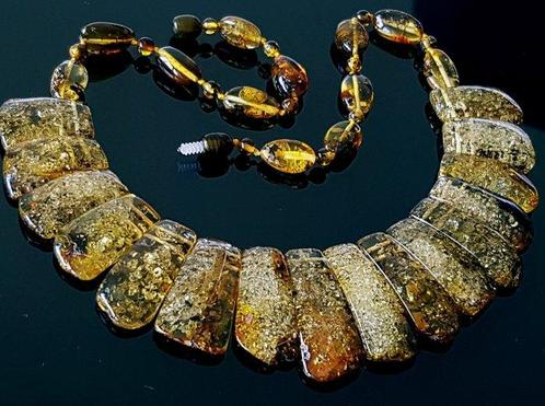Amber Zeer zeldzame groene natuurlijke Baltische, Verzamelen, Mineralen en Fossielen