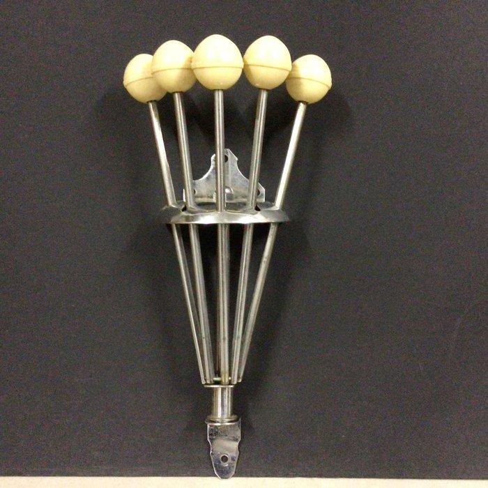 Serjac - Kapstok - Gechromd metaal met bakelieten uiteinden, Antiek en Kunst, Antiek | Meubels | Stoelen en Banken