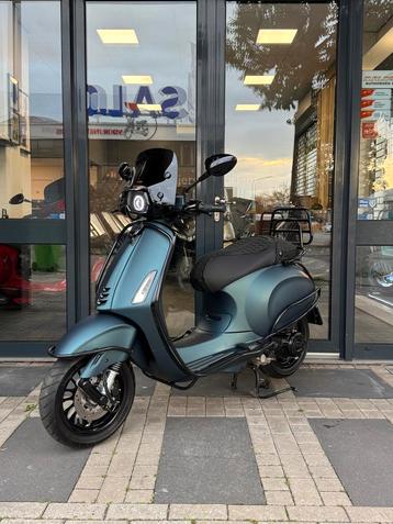 Vespa Sprint E5 custom 21 | 1500km! | Angel eye | Mono-seat beschikbaar voor biedingen