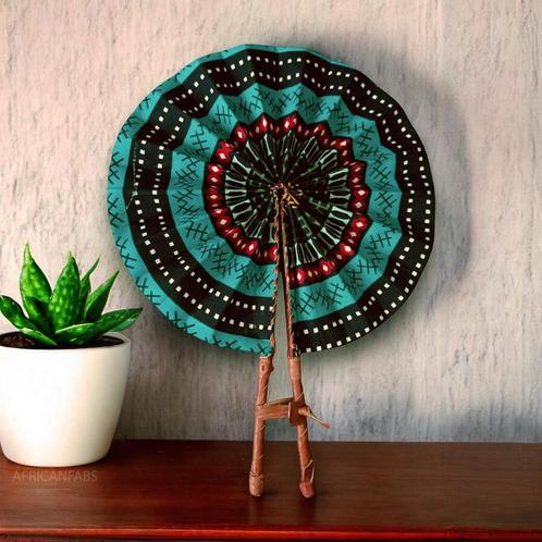Afrikaanse handwaaier - Ankara print waaier - Akosua - Turqu, Huis en Inrichting, Woonaccessoires | Wanddecoraties, Nieuw, Ophalen of Verzenden