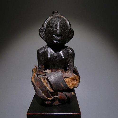 Fetisj beeldhouwwerk. 11 cm H. - Kusu, Congo, Antiek en Kunst, Kunst | Niet-Westerse kunst