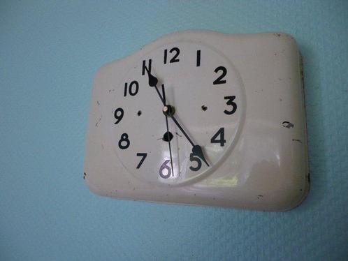 Wandklok - Gegoten emaille - 1950-1960 - Industriële horloge, Antiek en Kunst, Antiek | Wandborden en Tegels