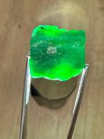 Smaragd Ruw. 23,85 Cts. Top Green Emerald Crystal. %100
