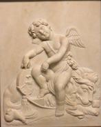Roe Bros - Raphael house - sculptuur, Engel zittend op leeuw
