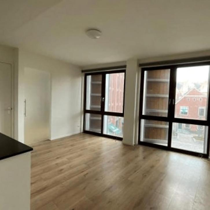 Studio met Uitzicht en Kale Huurprijs, Huizen en Kamers, Kamers te huur, 20 tot 35 m², Groningen