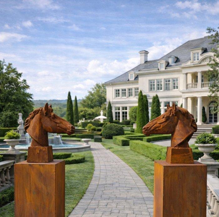 Beeld, Horse Heads on Pedestals - 120 cm - IJzer - 2026, Antiek en Kunst, Curiosa en Brocante