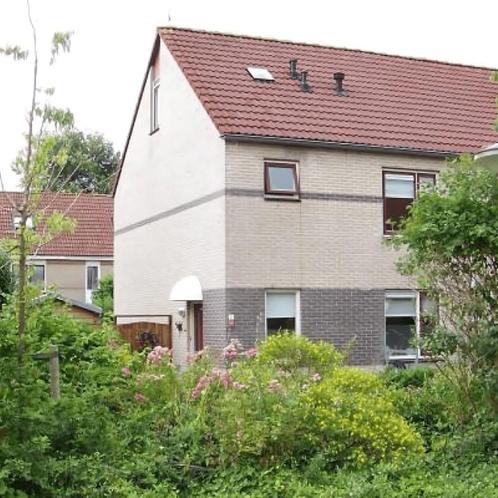 Gestoffeerde hoekwoning met 4 slaapkamers aan de Rivierenlaa, Huizen en Kamers, Kamers te huur, 50 m² of meer, Overige regio's