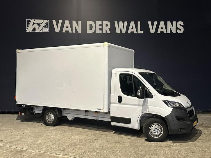 Peugeot Boxer 2.2 BlueHDi 141pk Bakwagen Laadklep Euro6 Airc, Auto's, Bestelauto's, Dealer onderhouden, Lease, Zwart, Handgeschakeld