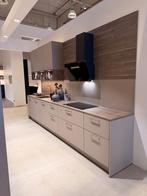 Nolte Showroom Keuken – Feel Lava/Eiken grafiet – Compleet, Huis en Inrichting, Nieuw, Crème, Kunststof, Dubbelwandige keuken