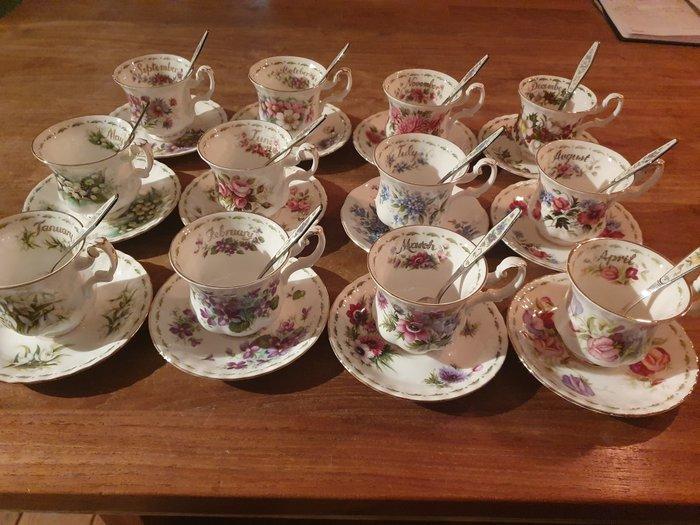 Royal Albert - Kop en schotel (12) - Flowers of the Month -, Antiek en Kunst, Antiek | Meubels | Tafels