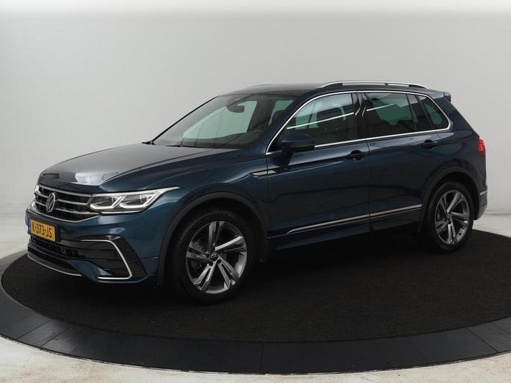 Zakelijke Lease |  Volkswagen Tiguan 1.5 TSI R-Line | Stoelv, Auto's, Volkswagen, Onderhoudsboekje, Lease, Grijs, Automaat, SUV of Terreinwagen