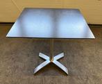 Tafel met antraciete blad en metalen poot
