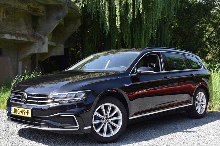 Zakelijke Lease |  Volkswagen Passat Variant GTE 218PK DSG H, Auto's, Volkswagen, Dealer onderhouden, Lease, Automaat, Stationwagon