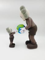 Kaws (1974) - Kaws The Promise Brown edition 2022, Antiek en Kunst, Kunst | Designobjecten